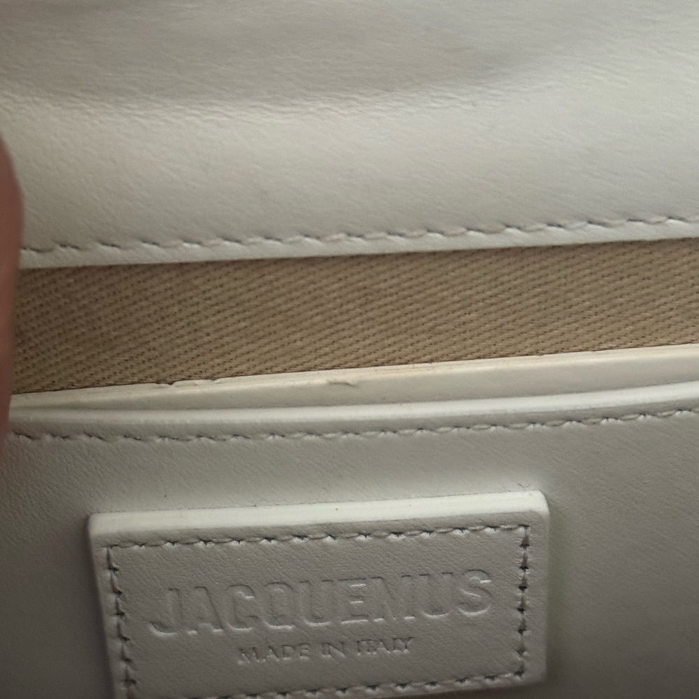 Jacquemus White Clutch with Structured Design and Gold Hardware - Picture 6 of 6